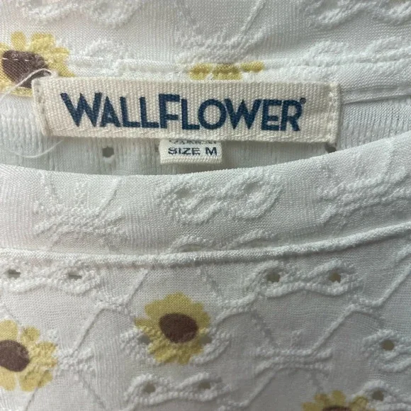 Wallflower White Top with Yellow Floral Design size Medium - Picture 2 of 7